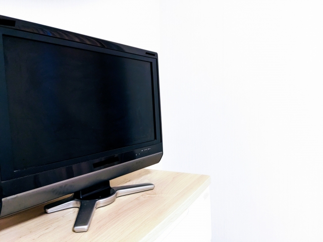 リビングをスッキリ見せるテレビスタンドの収納！おすすめアイテムも