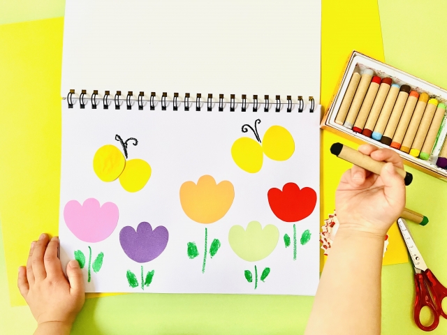 ママ必見！子どもの年代の作品収納アイデア集！飾り方の案も