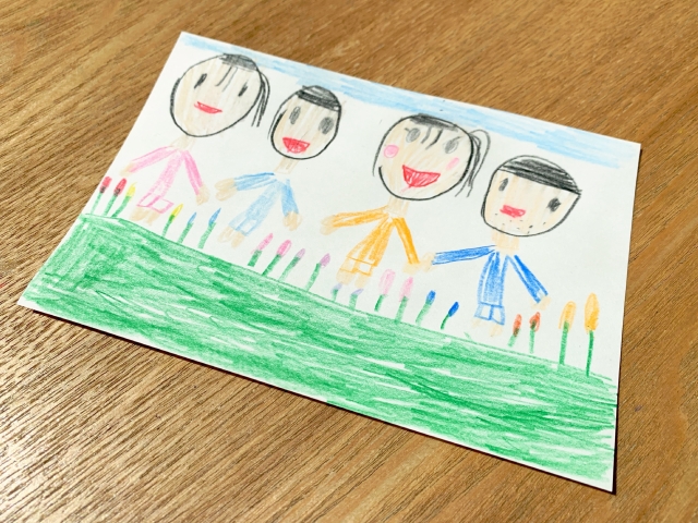 ママ必見！子どもの年代の作品収納アイデア集！飾り方の案も
