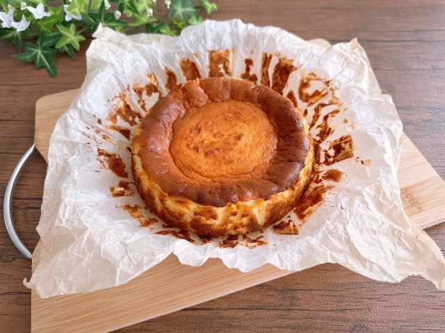 ベイクドチーズケーキの焼き上がり直後にやるべきこと！粗熱の取り方